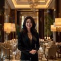 豪门国际生活方式总监王雅婷，优雅微笑站立于豪华酒店大堂，彰显高端生活方式服务的专业气质